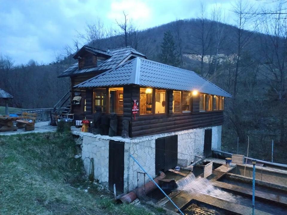 ホテル Etno Kuce Miljevic Sipovo エクステリア 写真